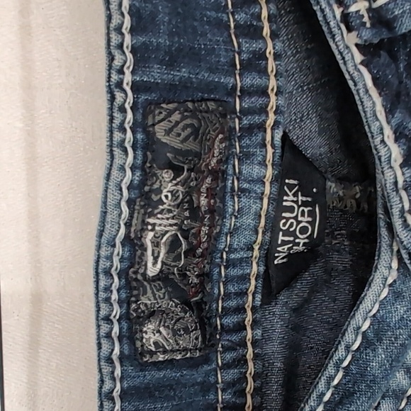 Silver Jeans Natsuki Short 5 Inch Inseam Midrise Size 27 - Picture 2 of 6